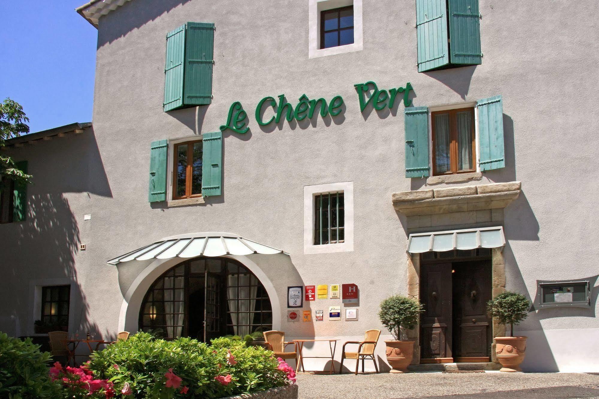 Logis Hotel Restaurant Le Chene Vert Rocher Bagian luar foto